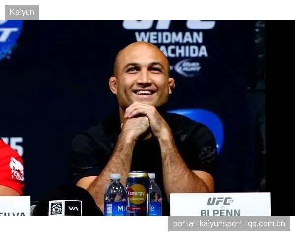 UFC选手赛后举对手上肩庆祝！画面爆笑，竞技与友谊并存
