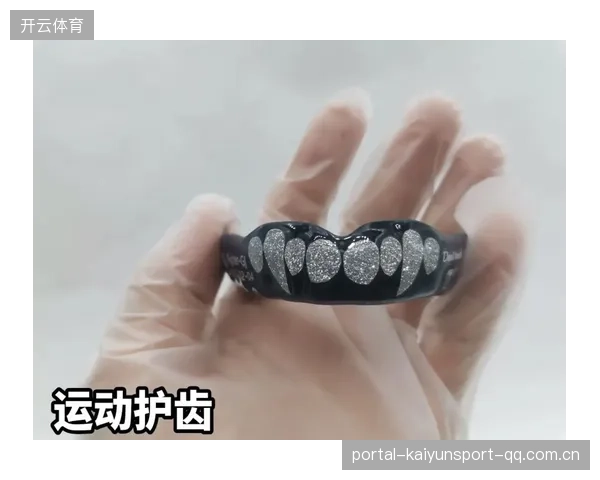 UFC重击震碎对手护齿，裁判吓得急停比赛